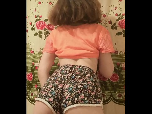 ❤️ 性感的年轻宝贝在镜头前脱下她的短裤 ❤️ Porn video️❤